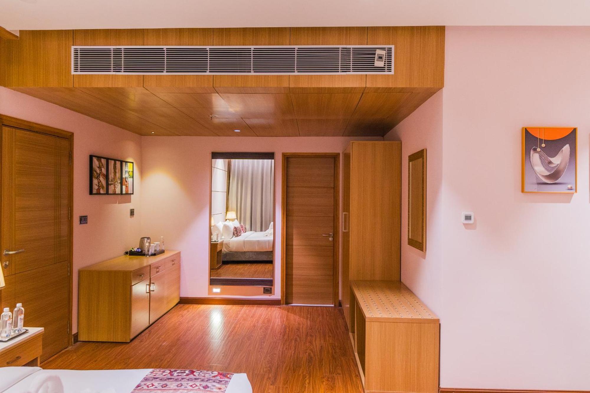 The Maple Hotel Бхопал Экстерьер фото